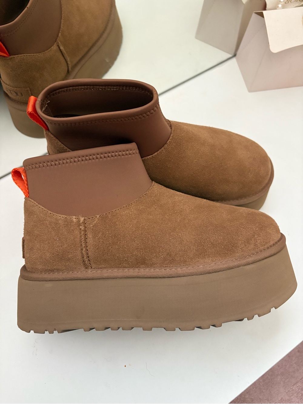 UGG Brown Suede Platform Ankle Boots with Orange Pull Tab Sz.7 New Without Box